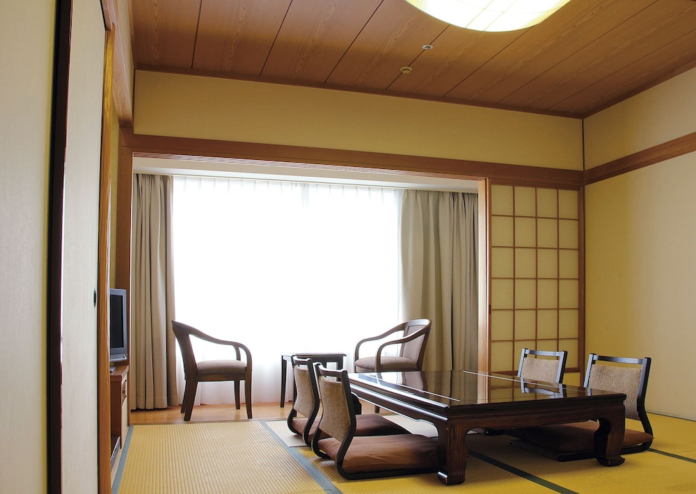 和室 禁煙2食付 ディナーバイキング17:00スタート 客室1 | ホテルアソシア高山リゾート