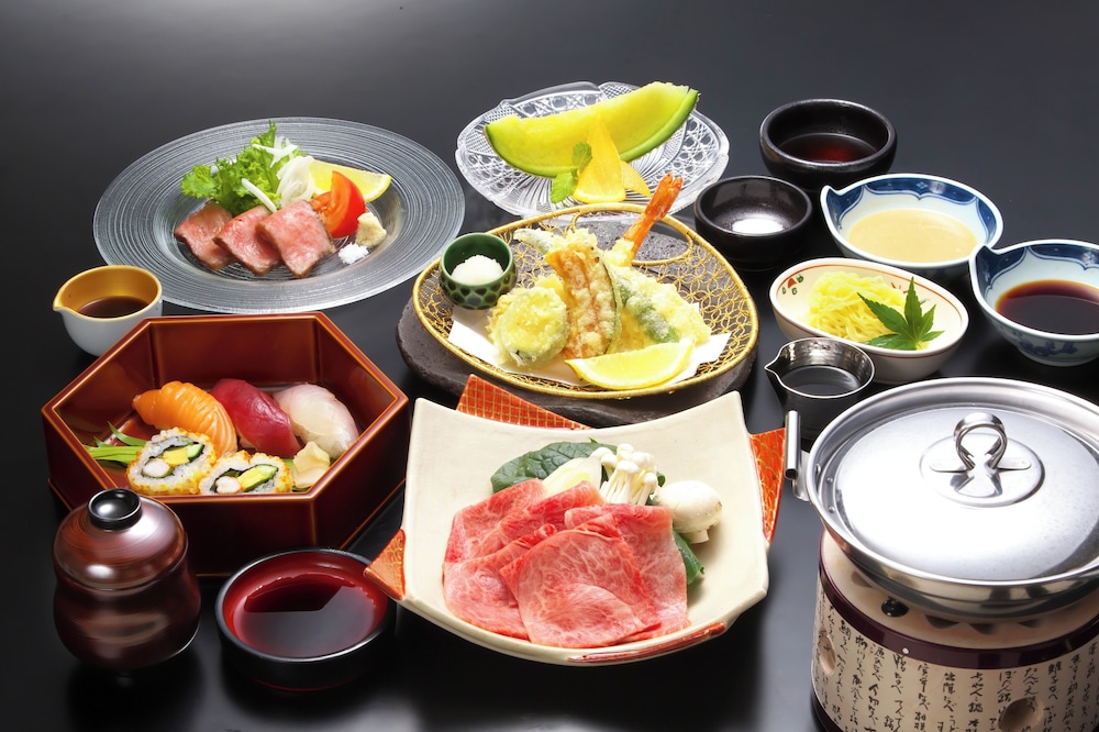 スタンダード ツインルーム 禁煙 夕食17:30スタート 2食付 TEMPURA SHABUーSHABU SUSHI御膳 | ホテルアソシア高山リゾート