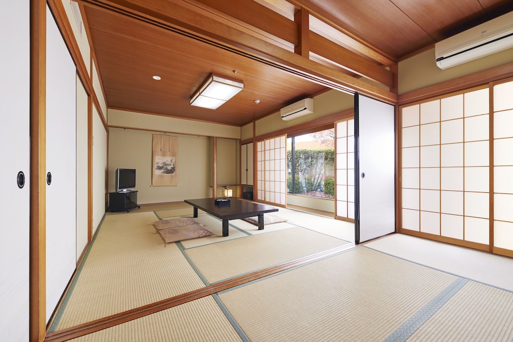 和室10+4畳 禁煙 | ホテル アゴーラ 大阪守口