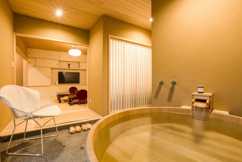 デラックス スタジオスイート 専用バスルーム 1 階 バスルーム0 | 京都 南禅寺 八千代 (1915 年創業)