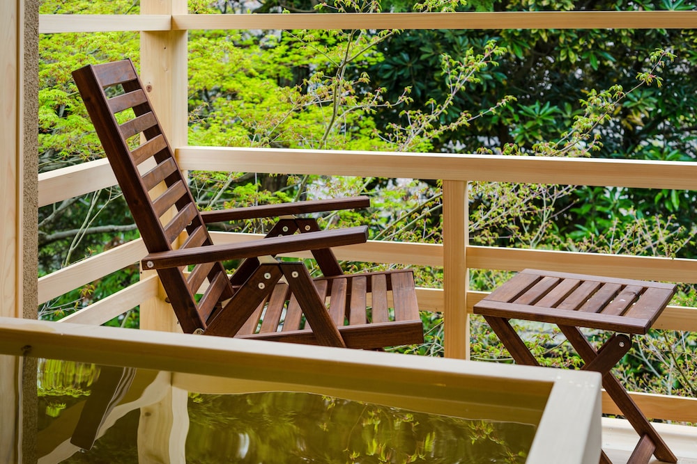 デラックス スタジオ 専用バスルーム ガーデン 部屋からの景観2 | 京都 南禅寺 八千代 (1915 年創業)