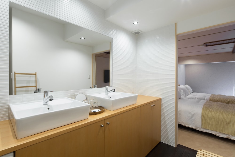 プレジデンシャル コンドミニアム 2 ベッドルーム 専用バスルーム ガーデン 客室4 | 京都 南禅寺 八千代 (1915 年創業)