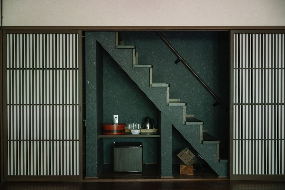 トラディショナル スイート 2 ベッドルーム ガーデンビュー 1 階 客室0 | 京都 南禅寺 八千代 (1915 年創業)