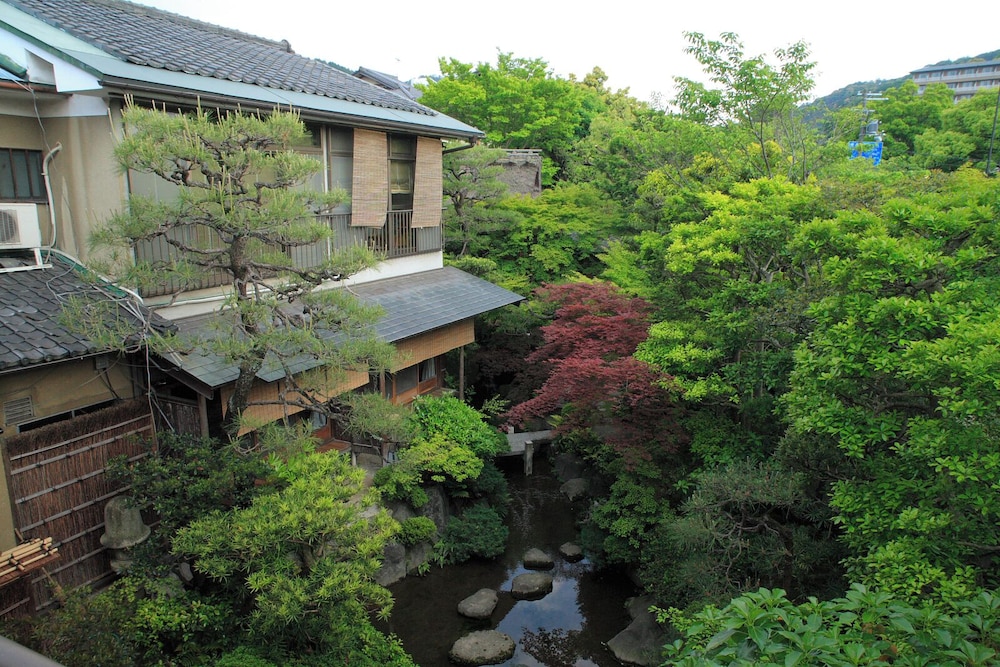 ファミリー スイート 2 ベッドルーム コネクティングルーム ガーデンビュー 客室3 | 京都 南禅寺 八千代 (1915 年創業)