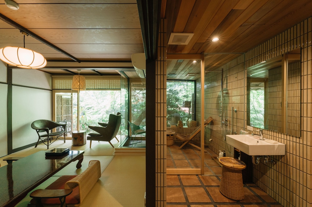 トラディショナル スイート 2 ベッドルーム ガーデンビュー 1 階 客室2 | 京都 南禅寺 八千代 (1915 年創業)