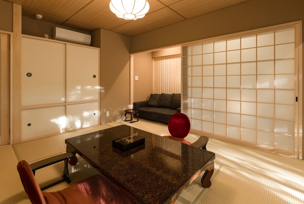 デラックス スタジオスイート 専用バスルーム 1 階 客室1 | 京都 南禅寺 八千代 (1915 年創業)