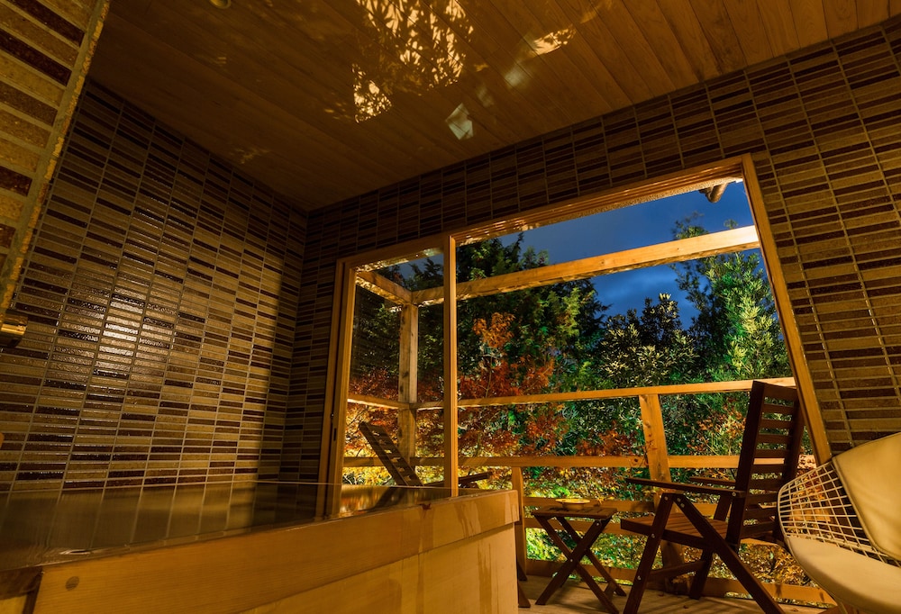 デラックス スタジオ 専用バスルーム ガーデン 客室3 | 京都 南禅寺 八千代 (1915 年創業)