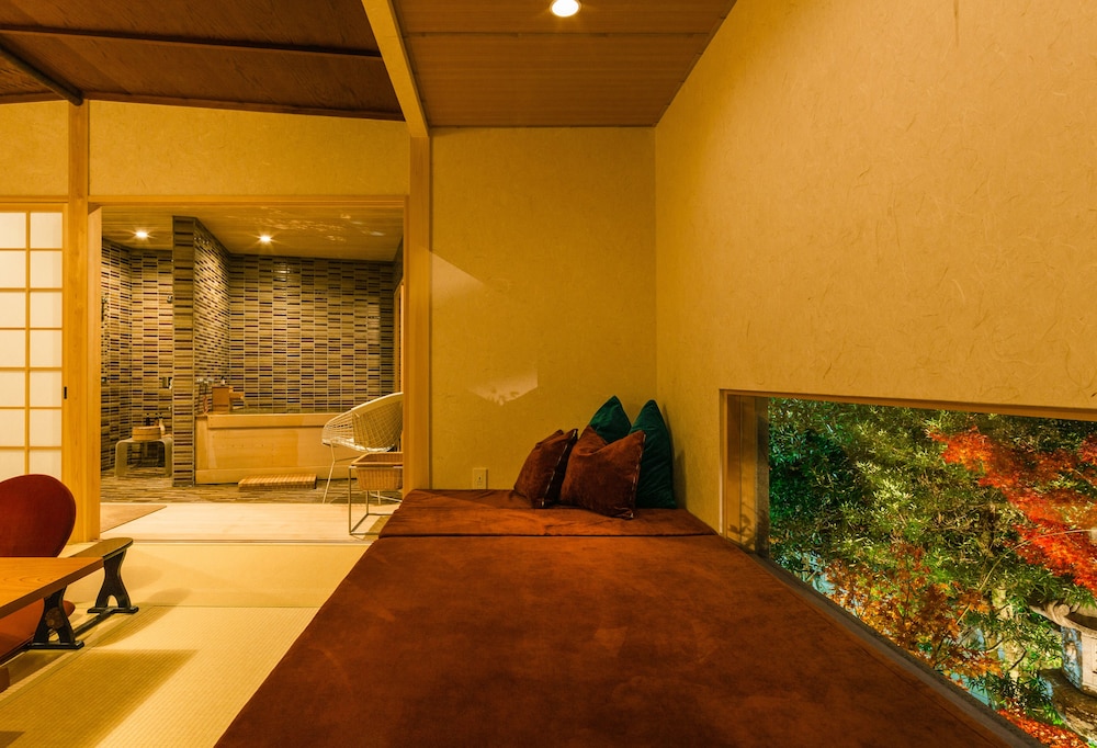 デラックス スタジオ 専用バスルーム ガーデン 客室2 | 京都 南禅寺 八千代 (1915 年創業)