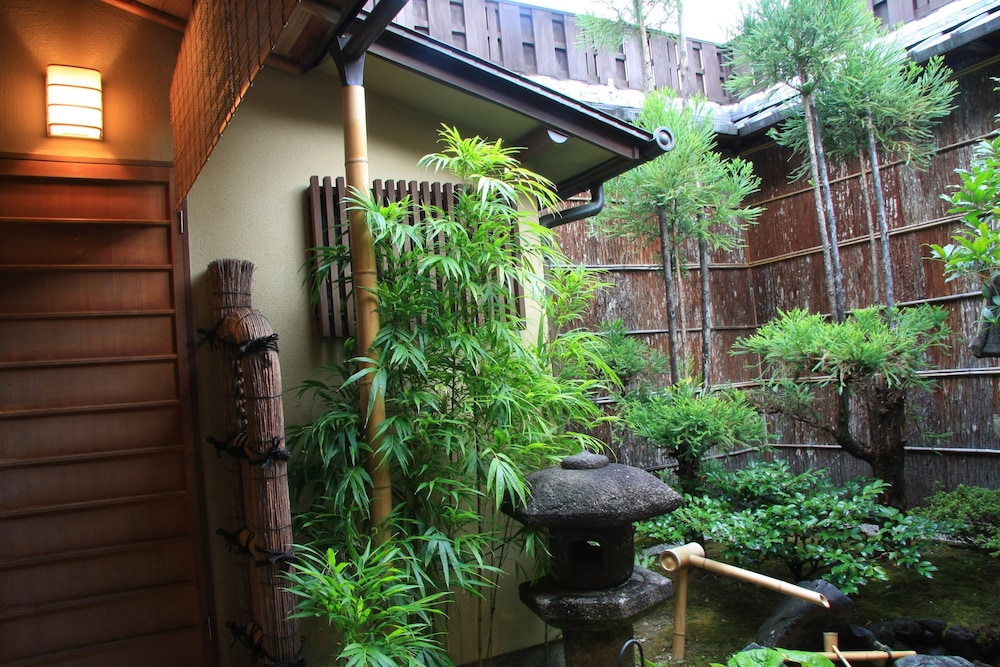 トラディショナルルーム 松園 布団2組 庭付き トイレ付 禁煙 部屋からの景観0 | 旅館元奈古