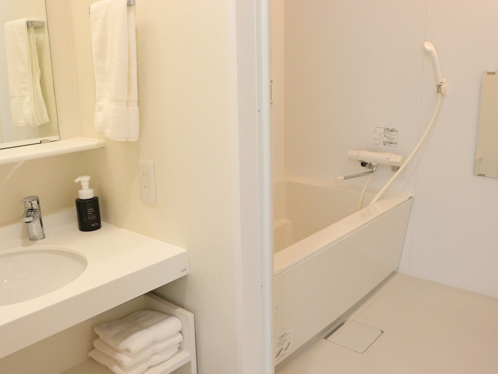 コンフォート トリプルルーム 禁煙 バスルーム0 | 新大阪ステーションホテル