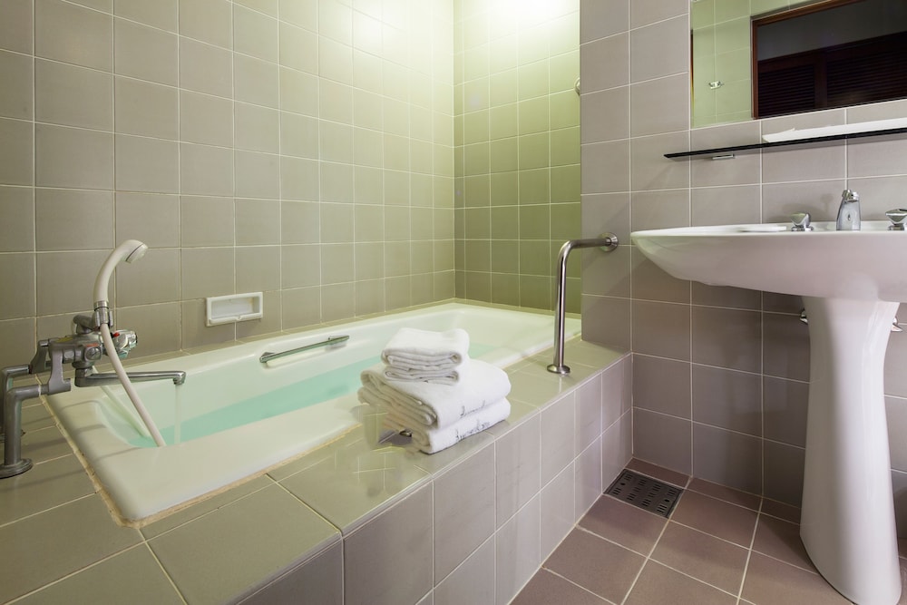 スーペリア ツインルーム レイクビュー 禁煙 バスルーム1 | 箱根ホテル