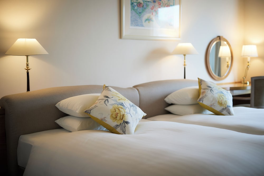 スイート バルコニー付 レイクビュー 禁煙 客室3 | 箱根ホテル