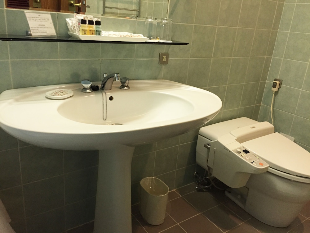 スーペリア ツインルーム レイクビュー 禁煙 バスルーム0 | 箱根ホテル