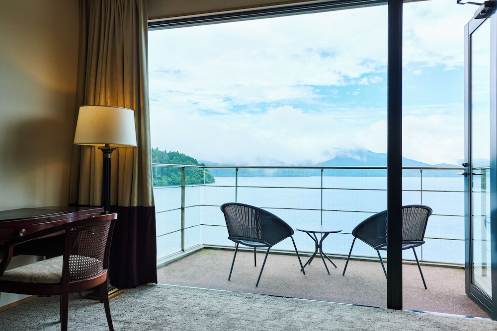 スイート バルコニー付 レイクビュー 禁煙 レイク ビュー0 | 箱根ホテル