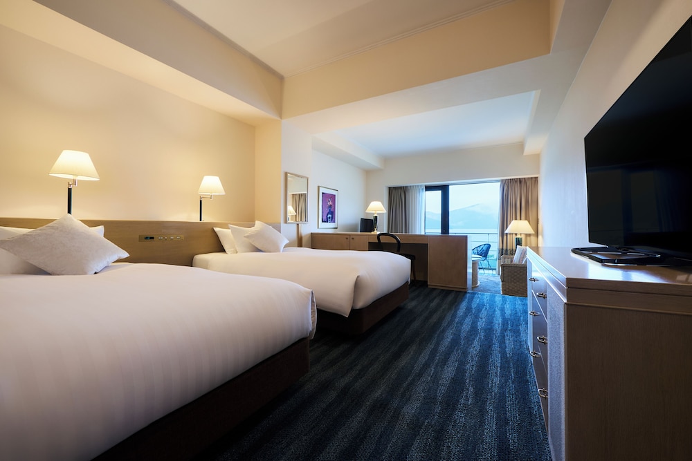 ジュニア スイート バルコニー付 レイクビュー 禁煙 | 箱根ホテル