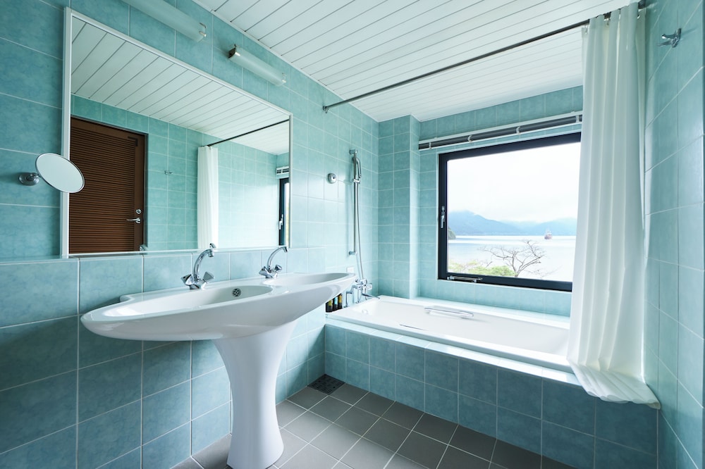 ダブルルームレイクビュー 禁煙 バスルーム0 | 箱根ホテル