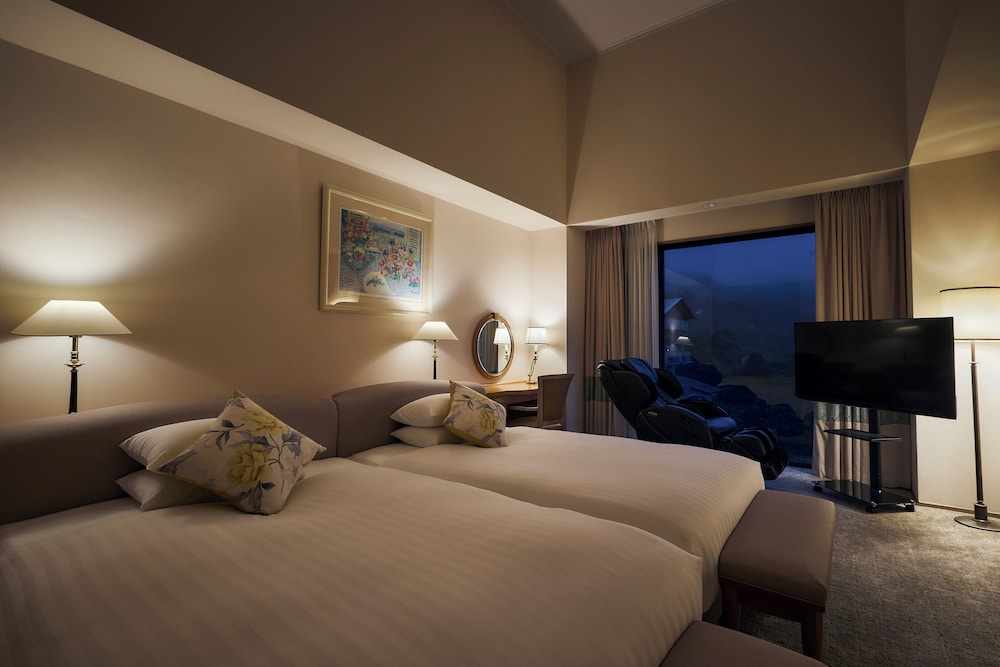 スイート バルコニー付 レイクビュー 禁煙 | 箱根ホテル