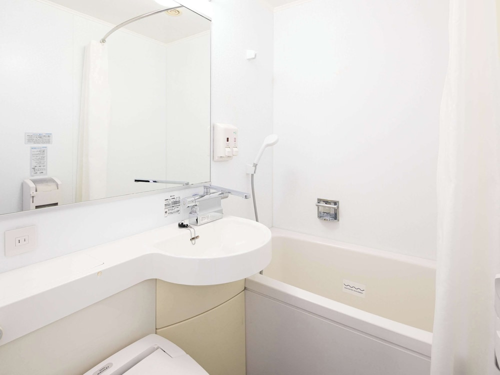 スタンダード ダブルルーム 禁煙 バスルーム1 | コンフォート ホテル 那覇県庁前