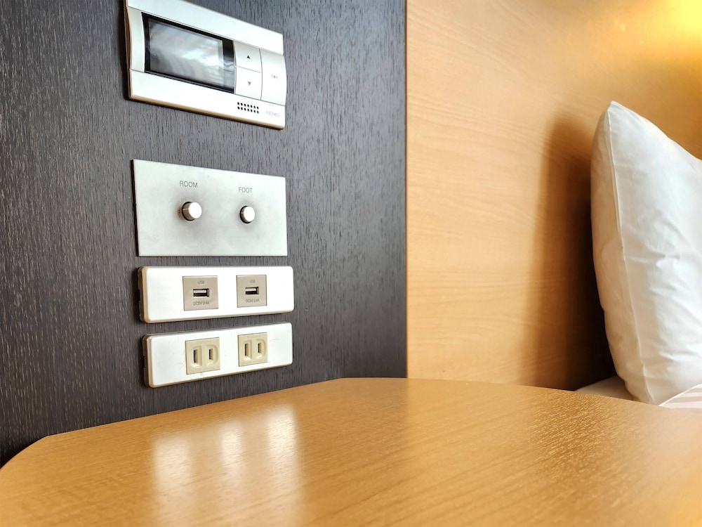 スタンダード ツインルーム シングルベッド 2 台 禁煙 客室2 | コンフォート ホテル 那覇県庁前