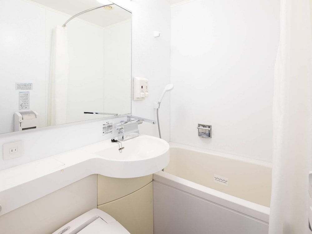 スタンダード ダブルルーム 禁煙 バスルーム0 | コンフォート ホテル 那覇県庁前