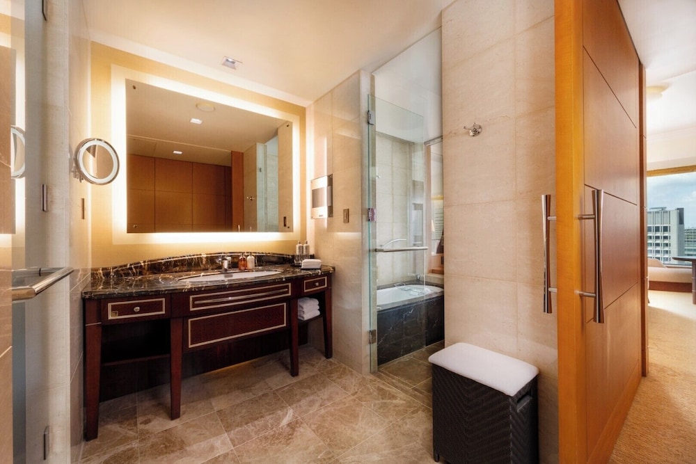 デラックス ルーム シングルベッド 2 台 バスルーム1 | シャングリ・ラ 東京