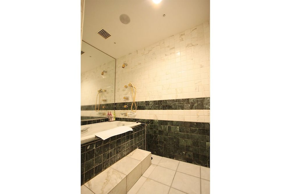 和洋室スイートルーム バスルームのシンク0 | 仙台ヒルズホテル