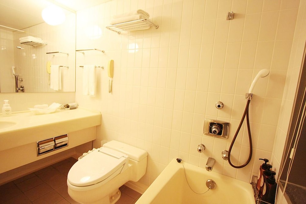 デラックス ツインルーム 喫煙可 バスルーム1 | 仙台ヒルズホテル