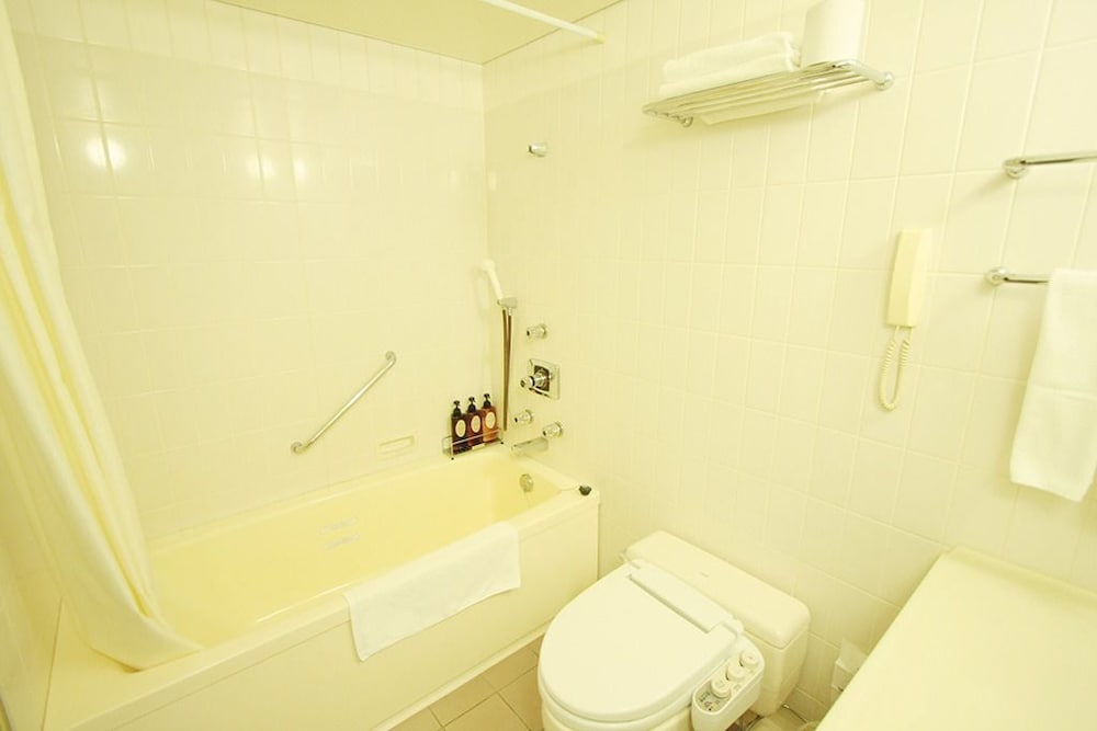 スタンダード ツインルーム 喫煙可 バスルーム1 | 仙台ヒルズホテル