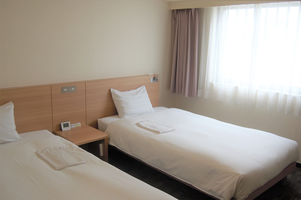 ツインルーム シングルベッド 2 台 禁煙 客室8 | スマイルホテル熊谷