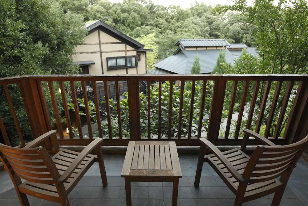 山の音 客室2 | 八幡野温泉郷 杜の湯 きらの里