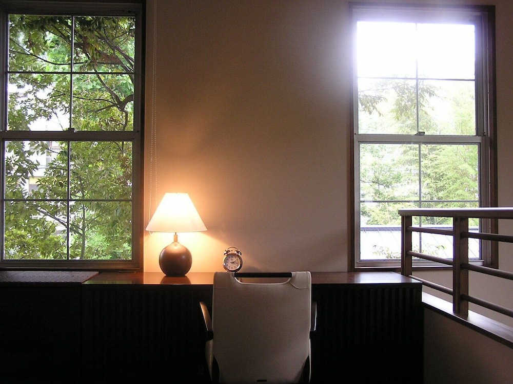 プレミアム 4人部屋 禁煙 客室2 | 湯回廊 菊屋