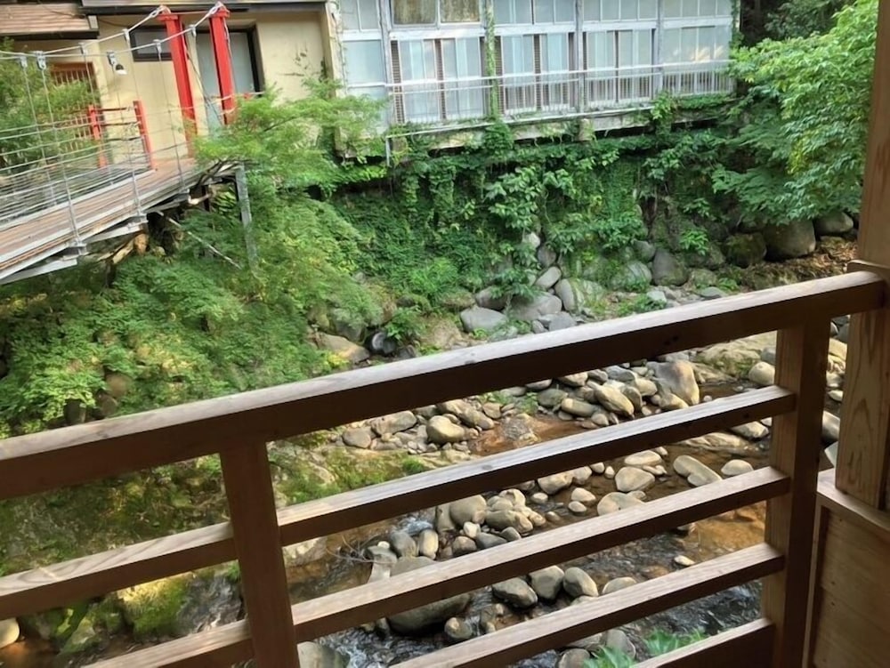 ラグジュアリー ツインルーム シングルベッド 2 台 禁煙 専用バスルーム 1 階 [大人限定] 部屋からの景観0 | 湯回廊 菊屋