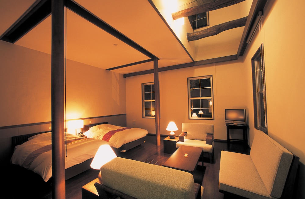 プレミアム 4人部屋 禁煙 客室1 | 湯回廊 菊屋