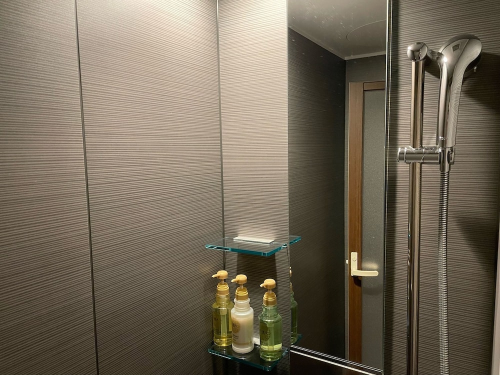 スタンダード ツインルーム シングルベッド 2 台 禁煙 バスルーム0 | 湯回廊 菊屋