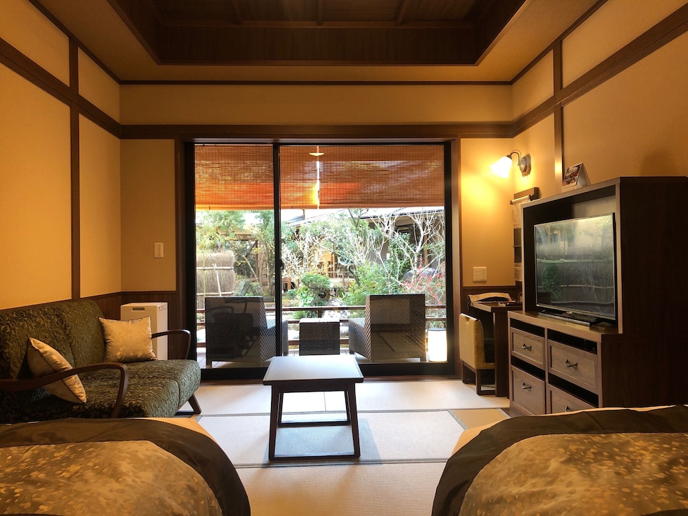 スタンダード ツインルーム シングルベッド 2 台 禁煙 | 湯回廊 菊屋