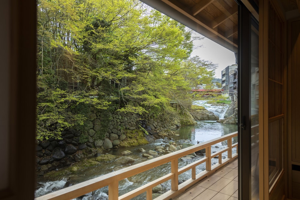 ラグジュアリー ツインルーム シングルベッド 2 台 禁煙 リバービュー [大人限定] 部屋からの景観0 | 湯回廊 菊屋