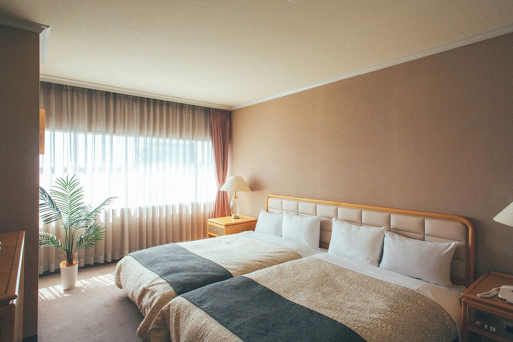 ジュニア スイートダブルサイズベッド 2 台 客室2 | 掛川グランドホテル