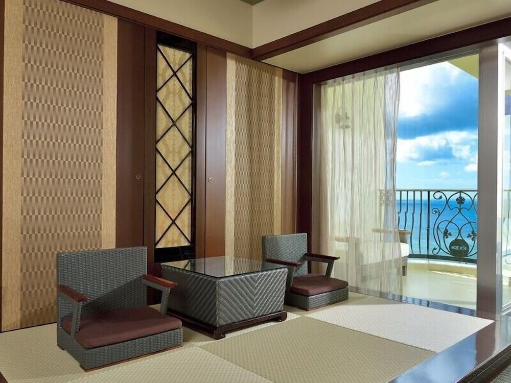 プレミアツイン 最大4名 禁煙 客室3 | 沖縄かりゆしリゾート EXES 恩納