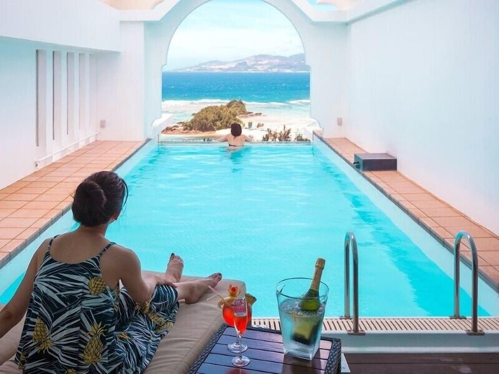 EXESロイヤルプールスイート ラウンジアクセス付き 最大2名 禁煙 客室6 | 沖縄かりゆしリゾート EXES 恩納