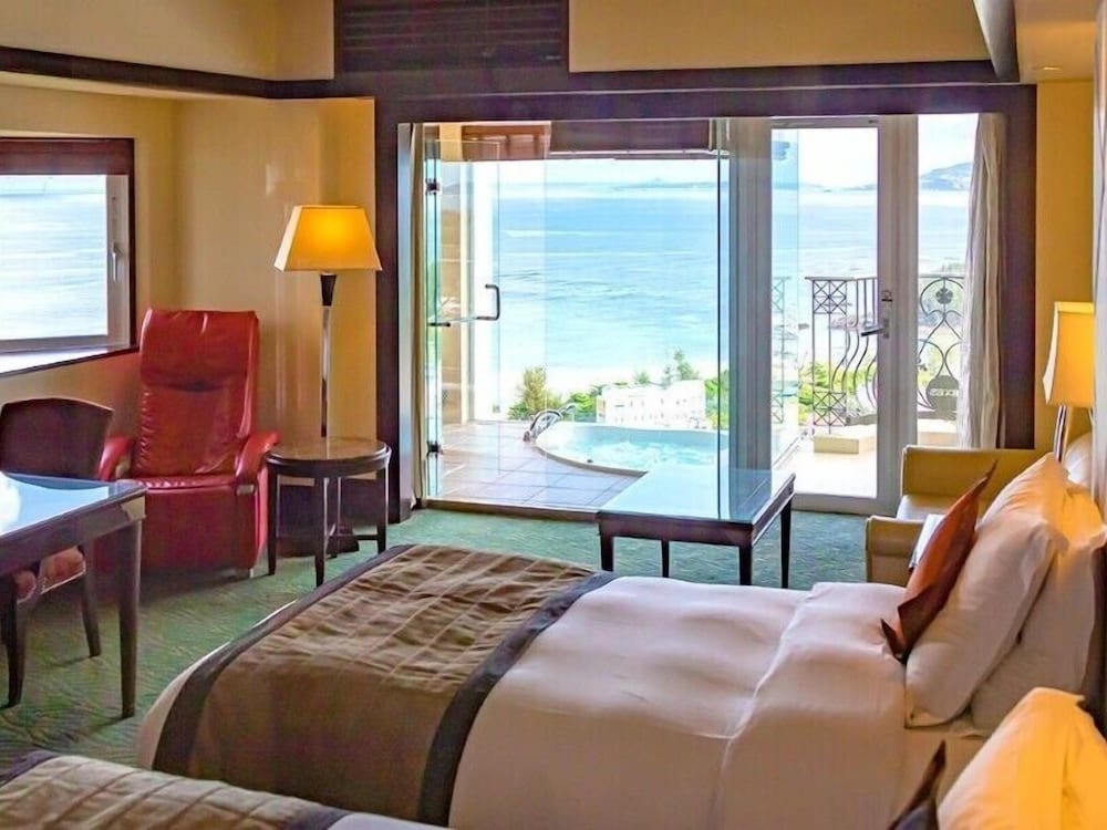 EXESロイヤルプールスイート ラウンジアクセス付き 最大2名 禁煙 客室4 | 沖縄かりゆしリゾート EXES 恩納