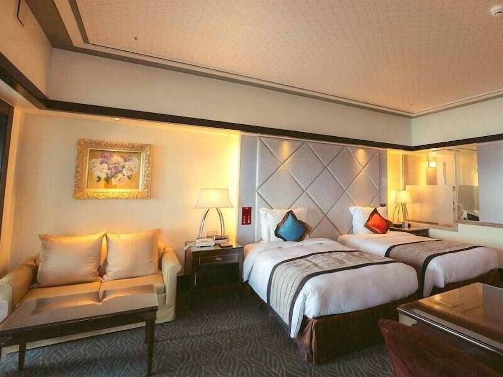 EXESロイヤルプールスイート ラウンジアクセス付き 最大2名 禁煙 客室7 | 沖縄かりゆしリゾート EXES 恩納