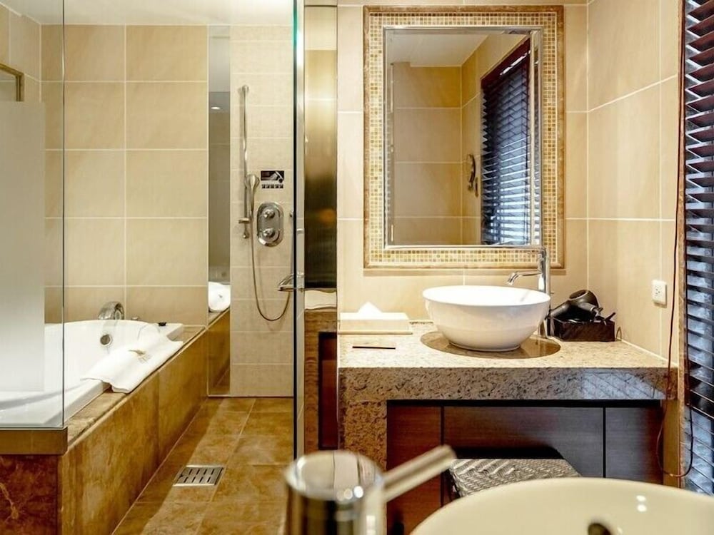 EXESプレミアグランスイート ラウンジアクセス付き 最大4名 禁煙 バスルーム1 | 沖縄かりゆしリゾート EXES 恩納