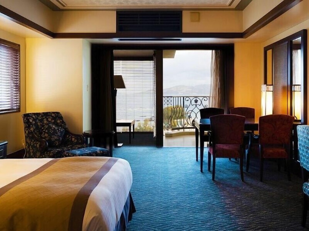 EXESプレミアグランスイート ラウンジアクセス付き 最大4名 禁煙 客室2 | 沖縄かりゆしリゾート EXES 恩納