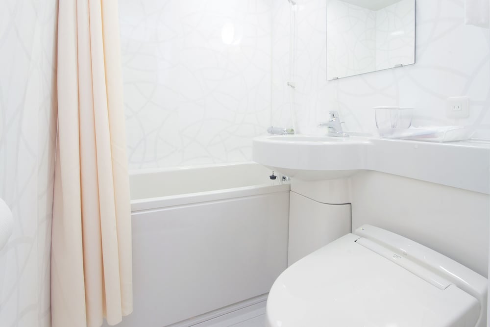 セミダブルルーム 禁煙 バスルーム1 | ハートンホテル心斎橋