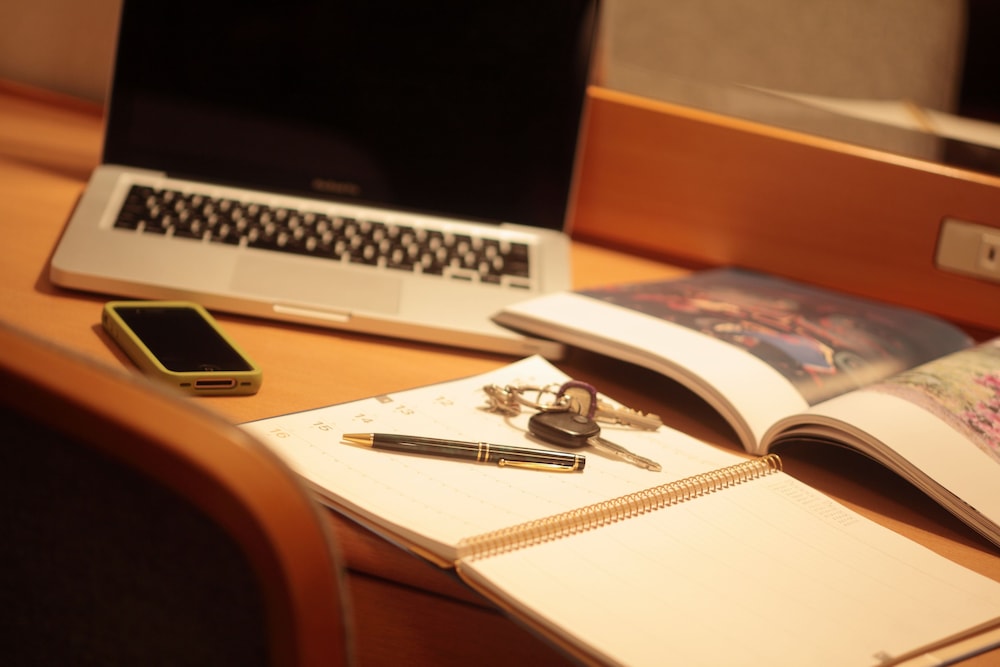 スタンダードツイン ルーム 禁煙　22平米 室内のビジネス センター0 | 後楽ホテル