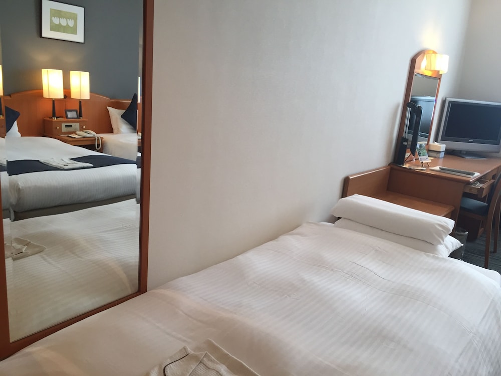 トリプルベッド(ツインルーム+エキストラベッド)　(禁煙) 客室2 | 後楽ホテル