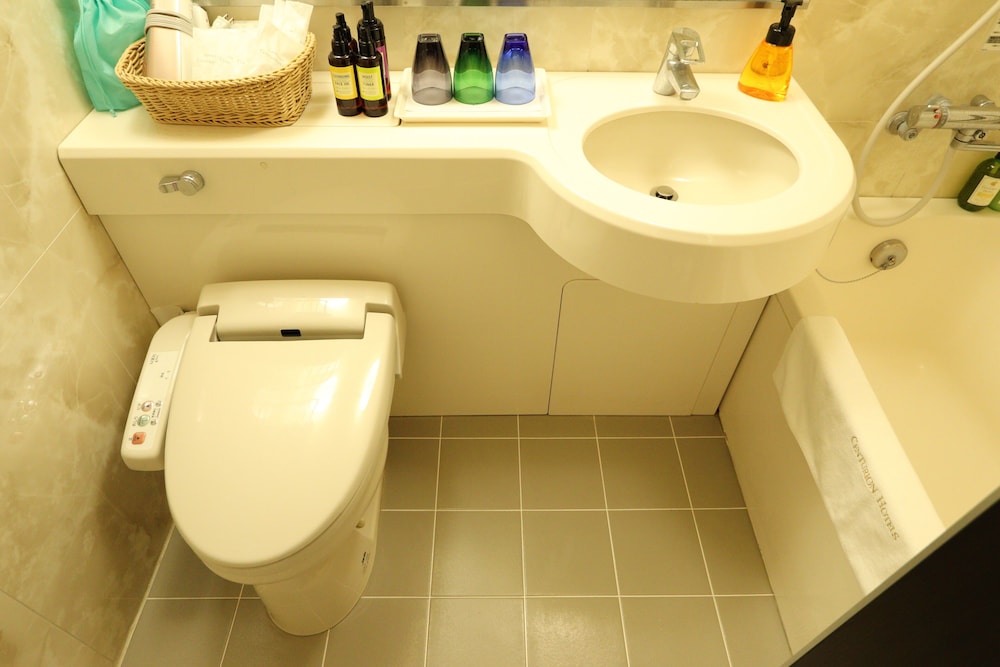 本館 スタンダードツイン 禁煙 4名利用 バスルーム0 | ロイヤルビューホテル美ら海