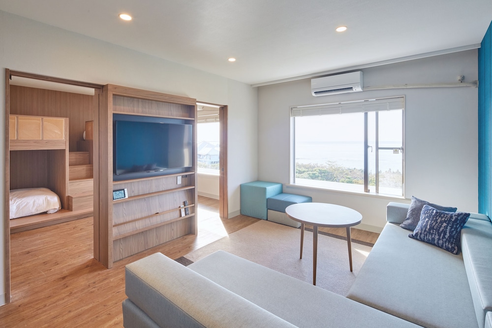 本館 オーシャンファミリールーム (オーシャンウィング) 禁煙 3名利用 客室1 | ロイヤルビューホテル美ら海