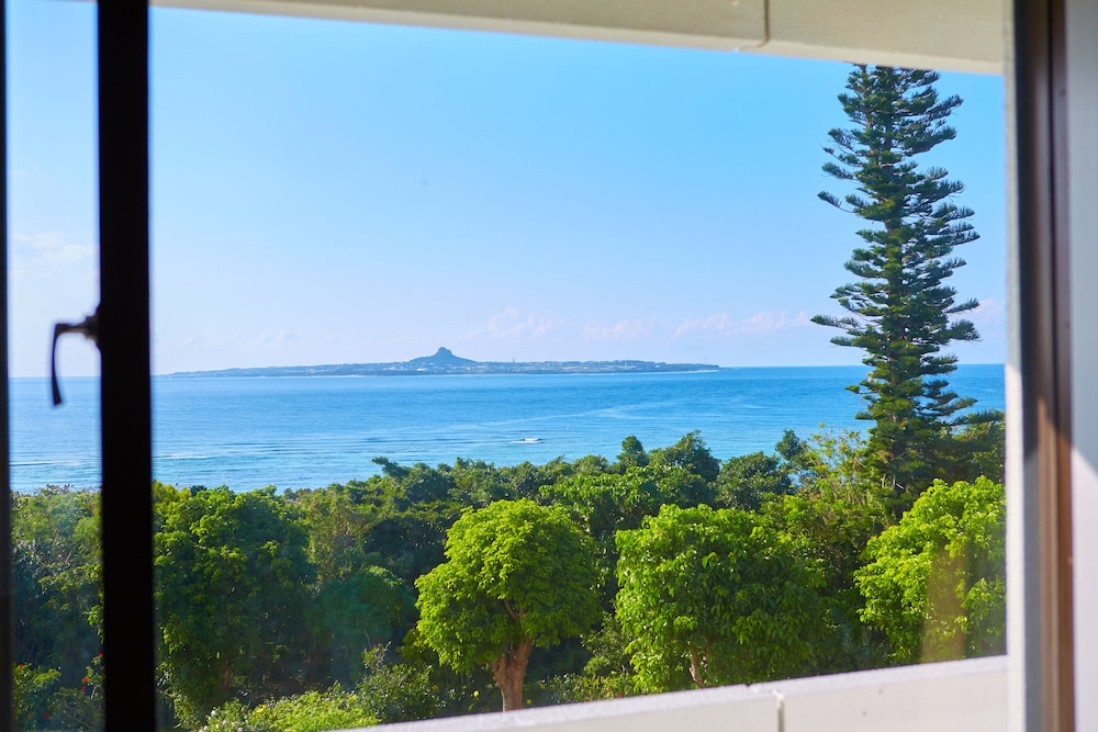 本館 スタンダードツイン - オーシャン 禁煙 4名利用 部屋からの景観0 | ロイヤルビューホテル美ら海