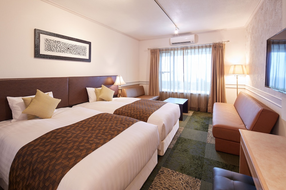 本館 スタンダードツイン 禁煙 4名利用 客室1 | ロイヤルビューホテル美ら海